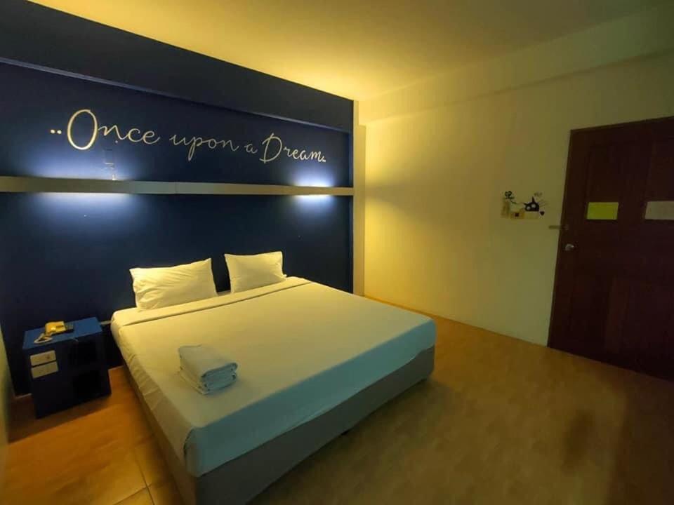 Bj City Hotel Surat Thani Exteriör bild